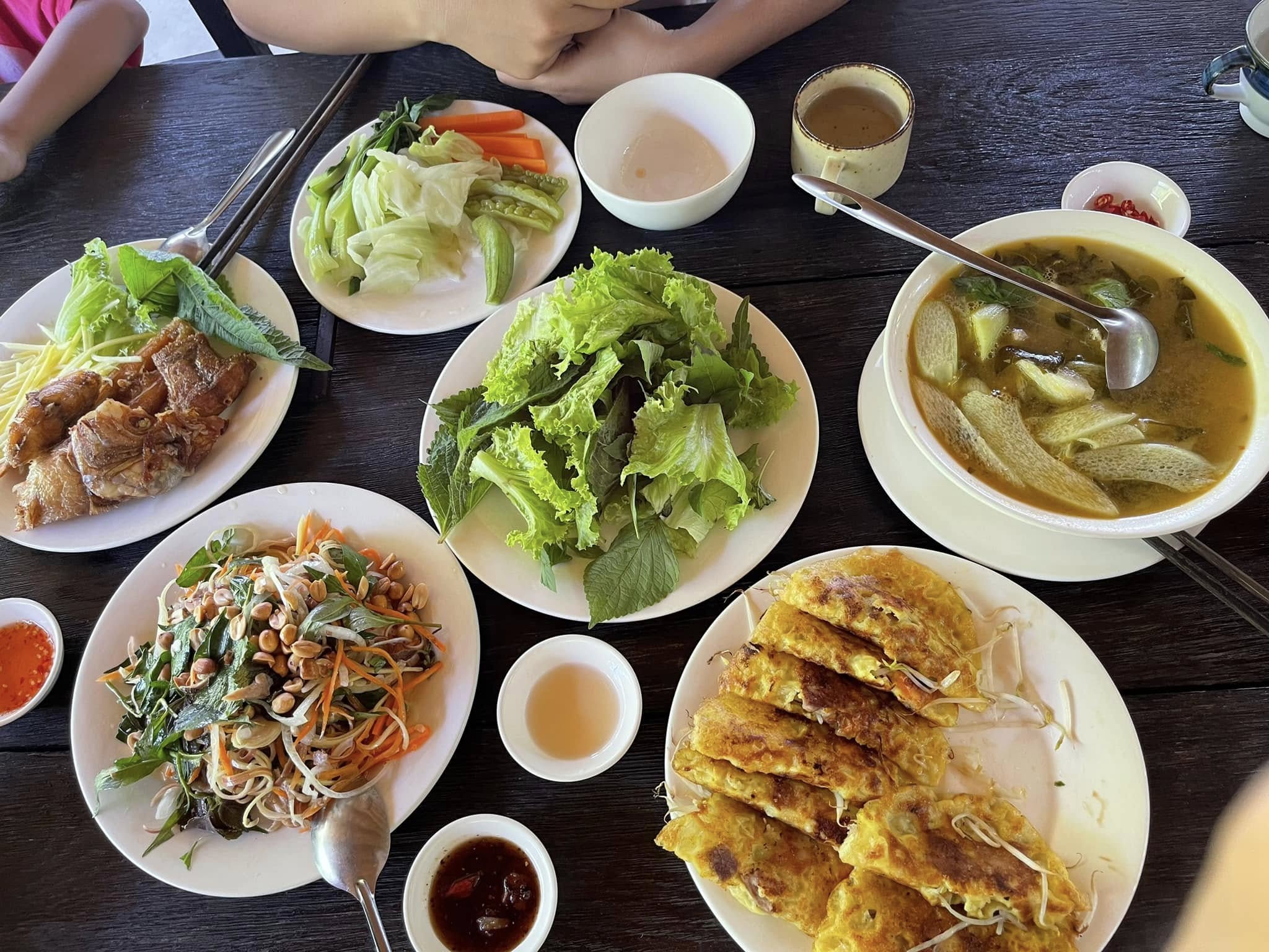 làng nhỏ hồ láng nhớt